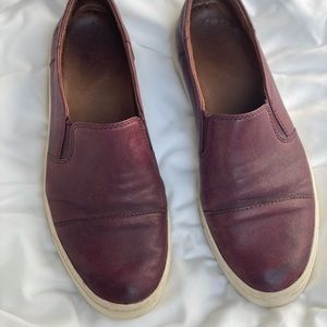 *RARE* FRYE Women’s Ivy Slip On in Burgundy 7.5